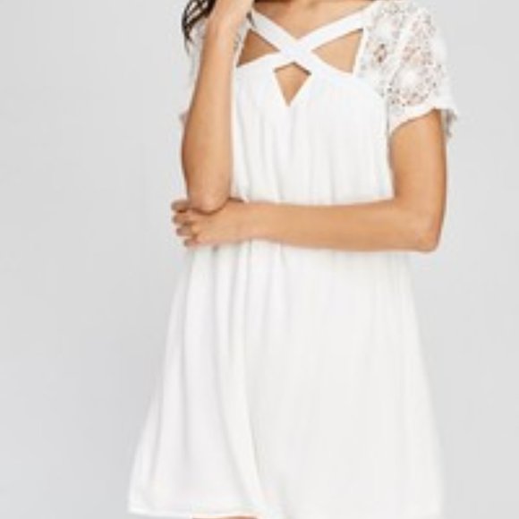 Dresses & Skirts - 🌸LAST ONE! WHITE DRESS WITH CROCHET LACE DETAILS